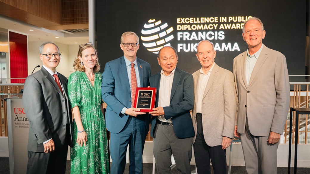 Francis Fukuyama receives an award from the USC Provost.