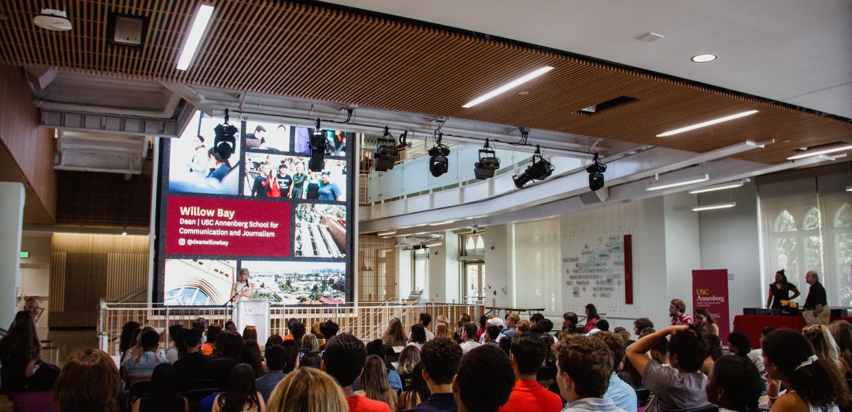 Students gather in the Wallis Annenberg Forum for the USC Annenberg New Student Assembly in 2022.