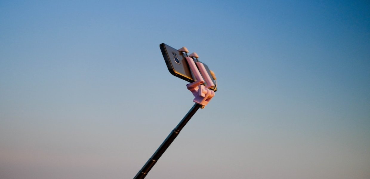 Photo of a phone in a selfie stick