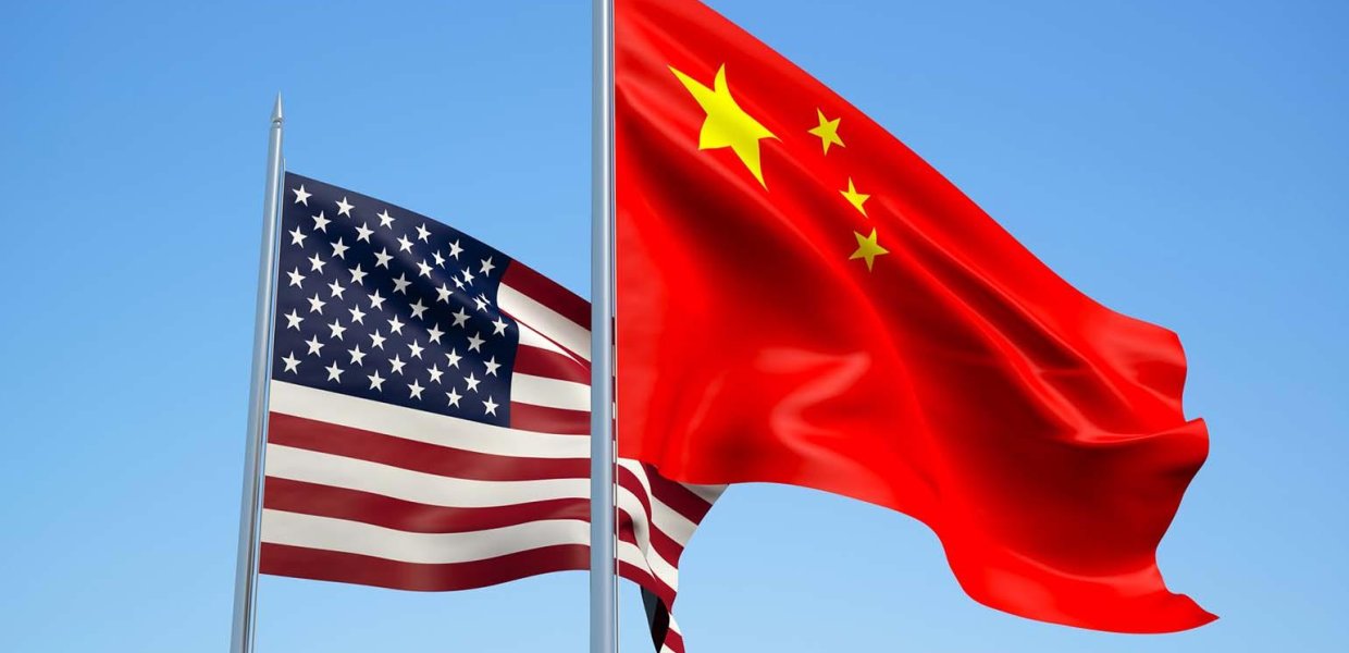 Photo of the US flag and Chinese flag waving next to eachother