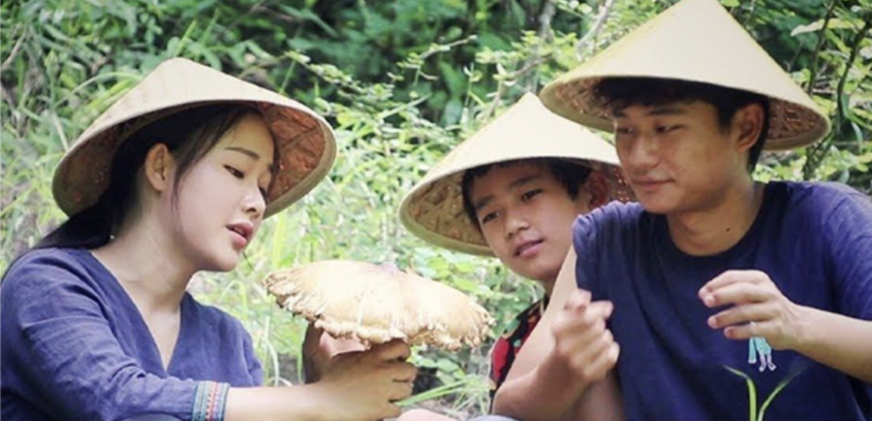 Photo of people in the Chinese countryside