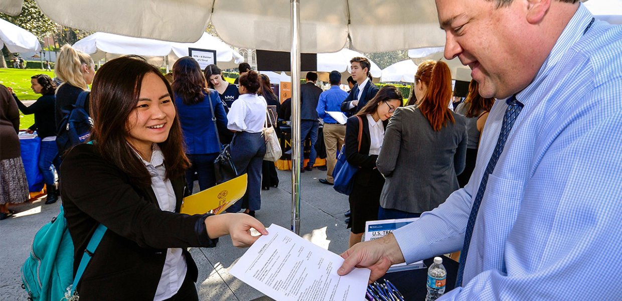 Professional helping student with her résumé