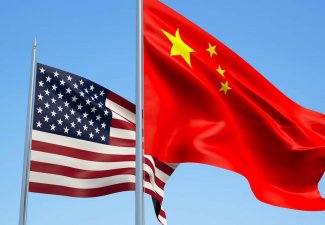 Photo of the US flag and Chinese flag waving next to eachother