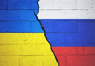 Graphic of Russian and Ukrainian flags.