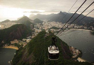 Photograph of a trolley on Pão de Açúcar mountain