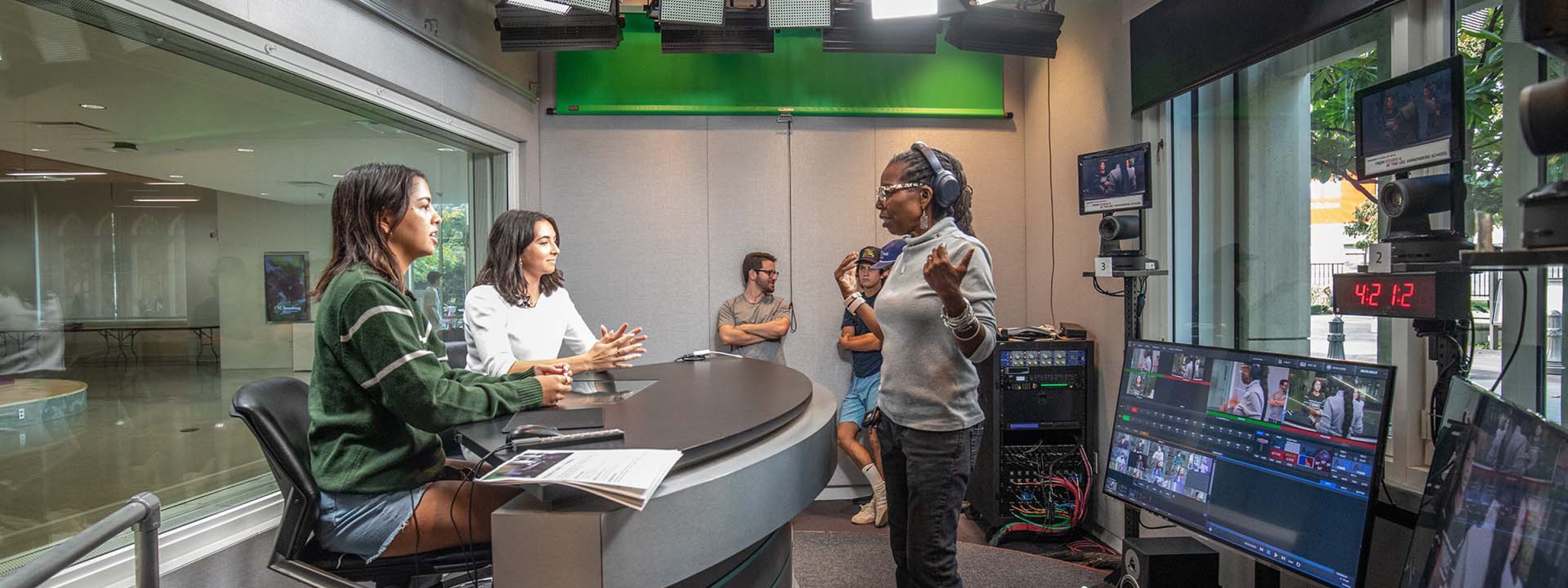 Professor Miki Turner works with USC Annenberg Journalism students in Studio A at Wallis Annenberg Hall