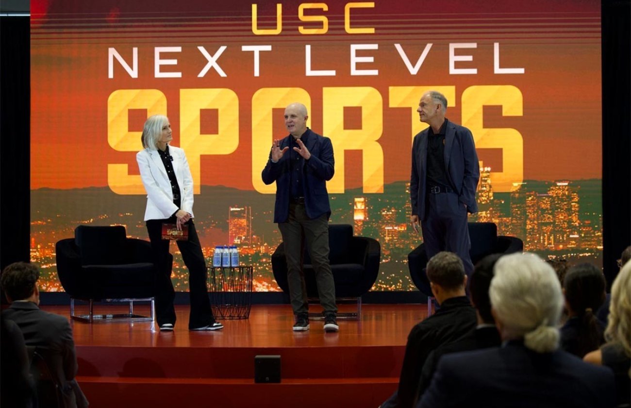 Bloomberg chief correspondent Jason Kelly, center, delivers opening remarks with USC Annenberg Dean Willow Bay and USC Marshall Dean Geoffrey Garrett.