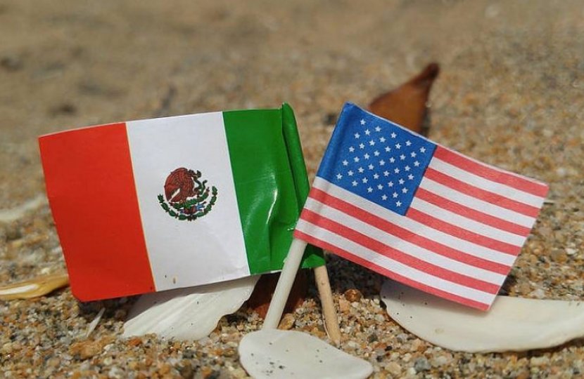 Photo of and American flag and a Mexican flag